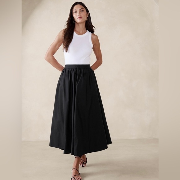 Banana Republic Dresses & Skirts - NWT! Banana Republic Black Ariella Poplin Midi Skirt - Size 14 🦩